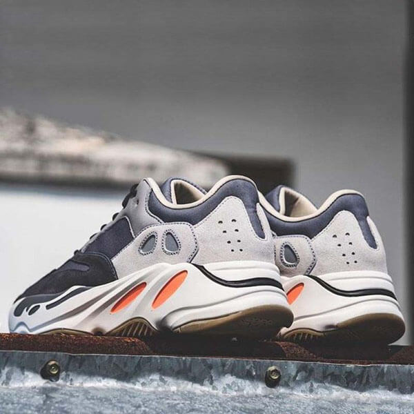 【アディダス】激レア ☆ 入手困難 超限定 Yeezy Wave Runner 700コピー OG  FV9922