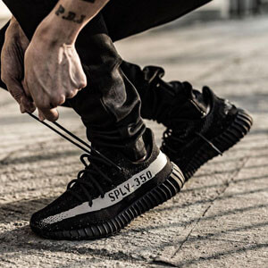 アディダスイージー Yeezy Boost 350 V2コピー Core Black White BY1604