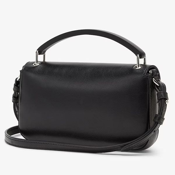 フェンディ by MARC JACOBS バゲット フォンポーチ バッグ 偽物 2色展開 7AS142AMWZF1DG7